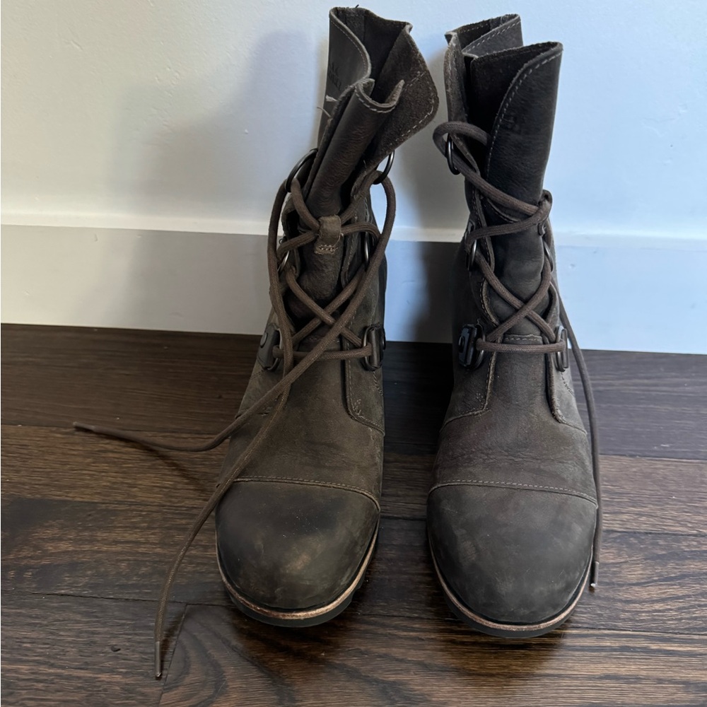 Sorel Joan of Arctic Wedge Boot Women’s size 9